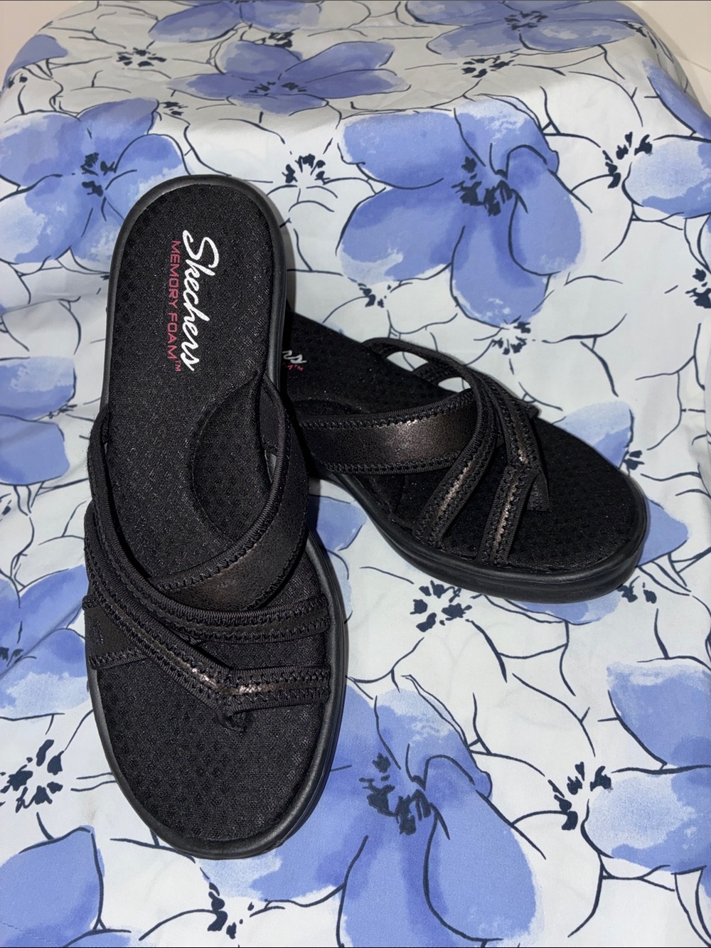 Skechers 8 Women's Slide Sandal Black Crisscross Straps & separated large toes - Picture 10 of 15